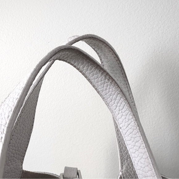 Elegant off White Leather Bucket Tote Bag with silver horse charm - Picture 9 of 13